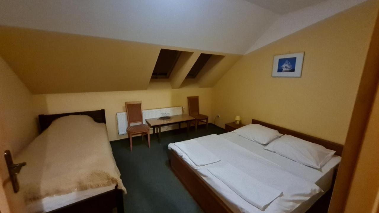 Hotelik Orlik Legnickie Pole Экстерьер фото